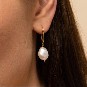Mejuri Orangic Pearl Hoops